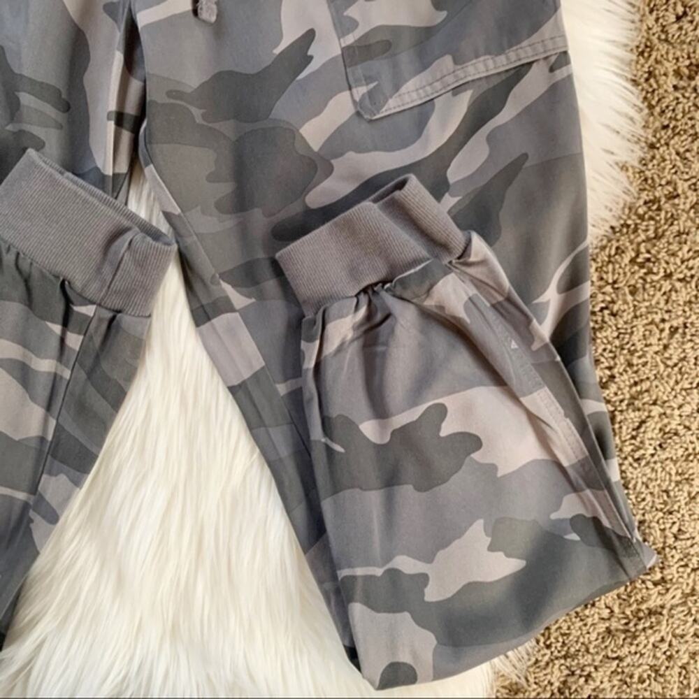 Splendid Camo Joggers Size XS - Picture 4 of 16
